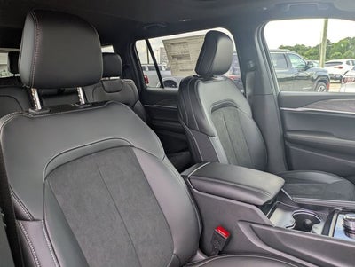 2026 Jeep Grand Cherokee GRAND CHEROKEE L LAREDO ALTITUDE 4X4
