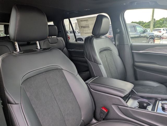 2026 Jeep Grand Cherokee GRAND CHEROKEE L LAREDO ALTITUDE 4X4