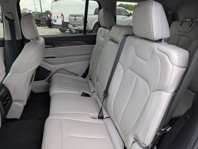 2022 Jeep Grand Cherokee L Overland 4x4