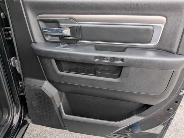 2024 RAM 1500 Classic Warlock Crew Cab 4x4 5'7' Box