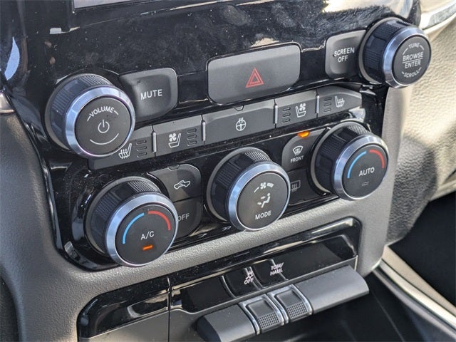 2024 RAM 1500 Laramie Crew Cab 4x2 5'7' Box