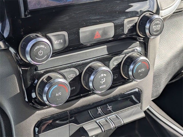 2022 RAM 1500 Big Horn Crew Cab 4x4 5'7' Box