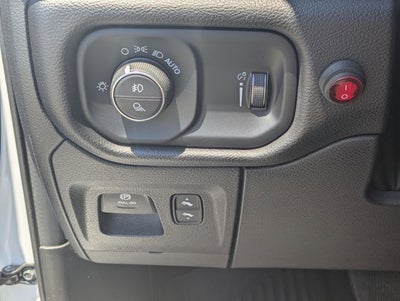 2022 RAM 1500 Big Horn Crew Cab 4x4 5'7' Box