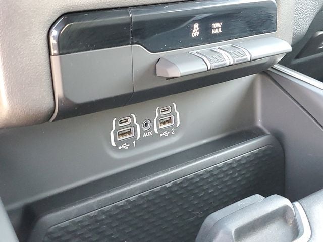 2021 RAM 1500 Big Horn Crew Cab 4x4 6'4' Box
