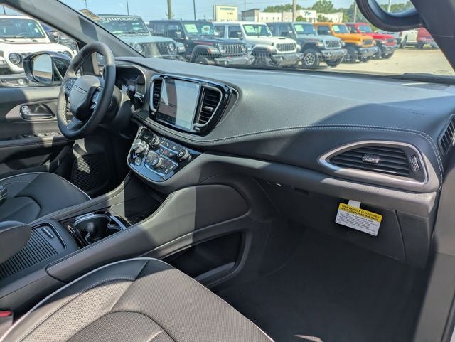 2027 Chrysler Pacifica PACIFICA LIMITED