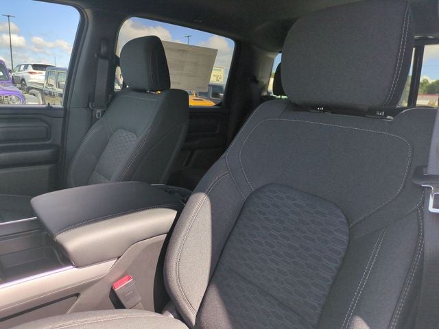 2026 RAM 1500 RAM 1500 EXPRESS CREW CAB 4X4 5'7' BOX