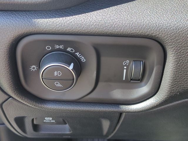 2026 RAM 1500 RAM 1500 EXPRESS CREW CAB 4X4 5'7' BOX