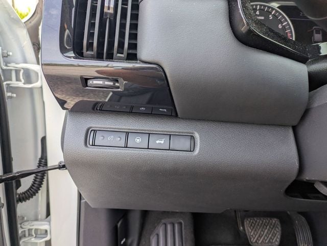 2025 Nissan Pathfinder SV 4WD