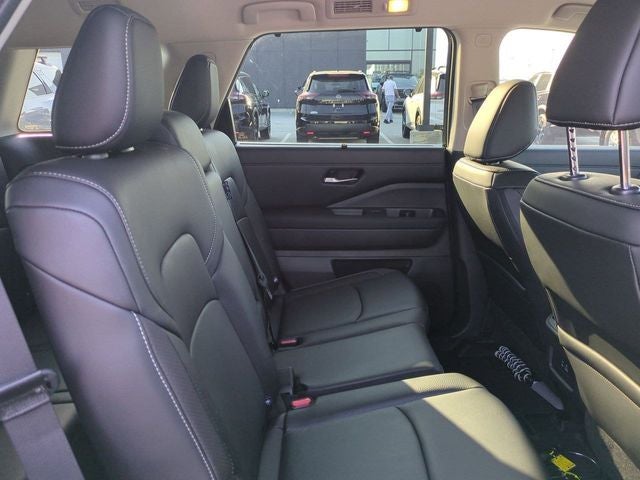 2024 Nissan Pathfinder SL FWD