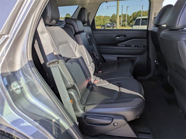 2023 Nissan Pathfinder SL FWD