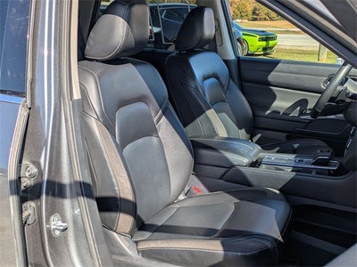 2023 Nissan Pathfinder SL FWD