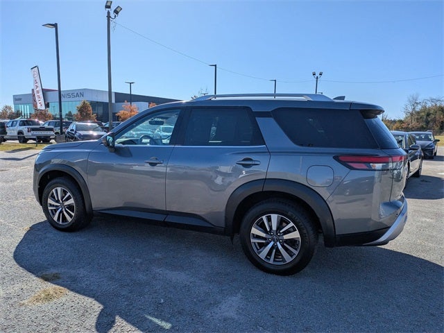 2023 Nissan Pathfinder SL FWD