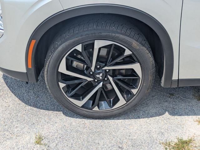 2024 Mitsubishi Outlander Base