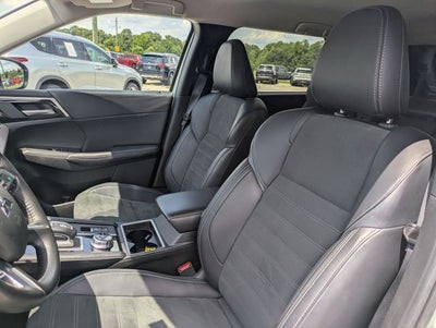 2024 Mitsubishi Outlander Base