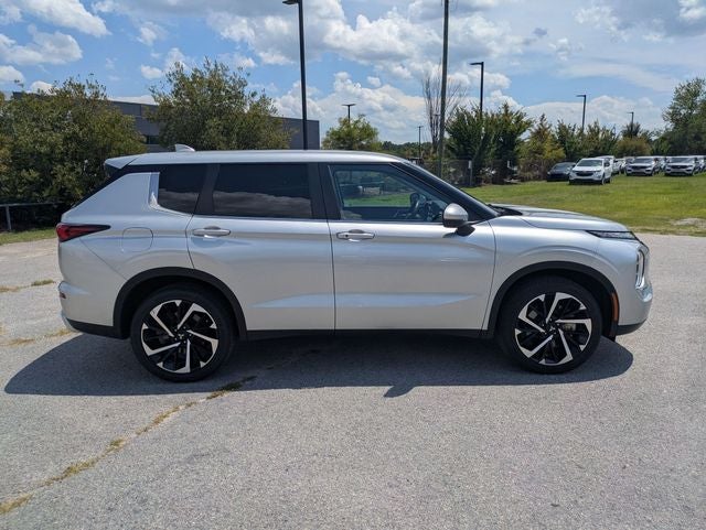 2024 Mitsubishi Outlander Base