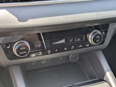 2024 Mitsubishi Outlander Base