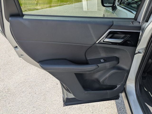 2024 Mitsubishi Outlander Base