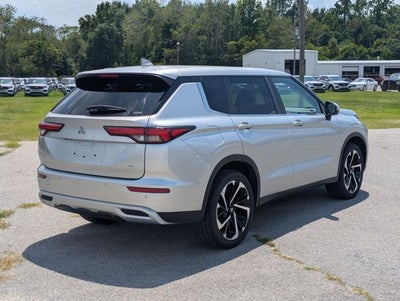 2024 Mitsubishi Outlander Base