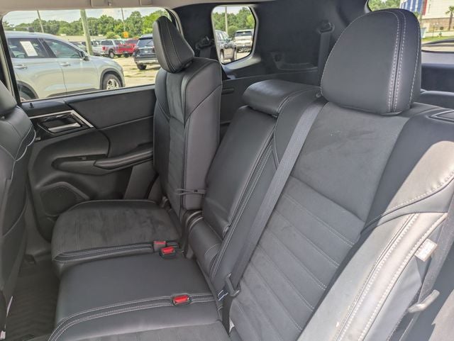 2024 Mitsubishi Outlander Base
