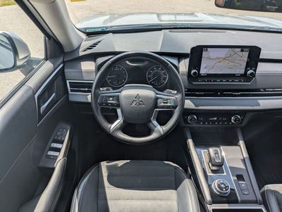2024 Mitsubishi Outlander Base
