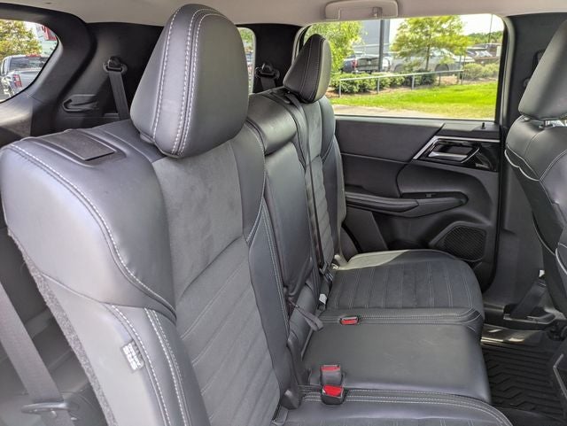 2024 Mitsubishi Outlander Base