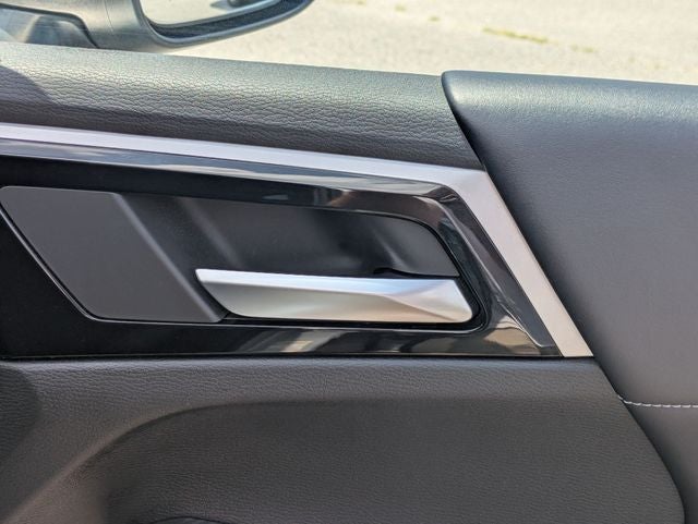 2024 Mitsubishi Outlander Base