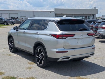 2024 Mitsubishi Outlander Base