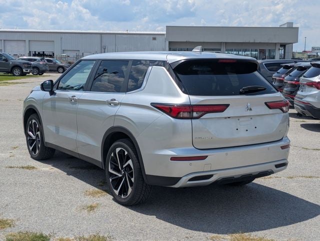 2024 Mitsubishi Outlander Base