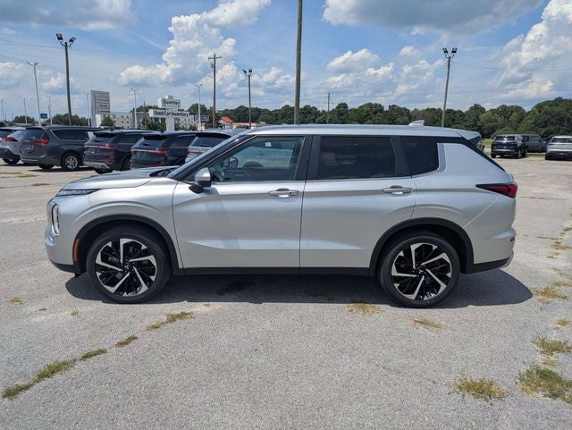 2024 Mitsubishi Outlander Base
