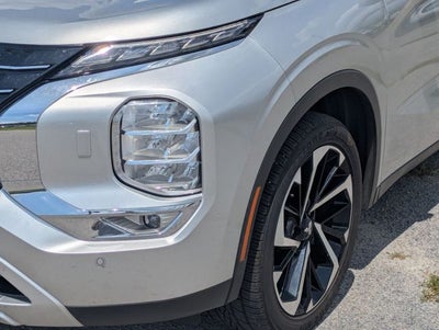 2024 Mitsubishi Outlander Base