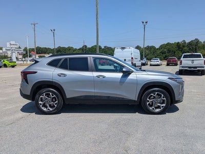 2025 Chevrolet Trax FWD LT