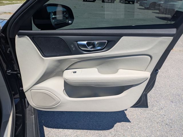 2023 Volvo V60 Cross Country B5 Plus
